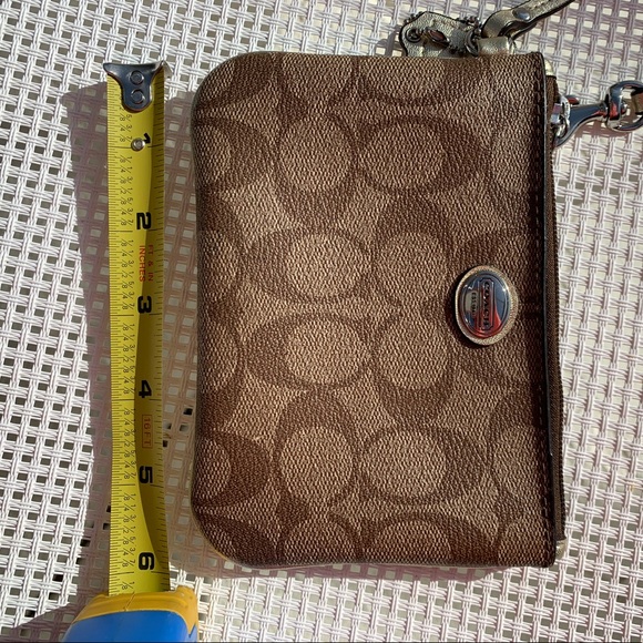 Coach wristlet in Signature Canvas with gold trim - Picture 6 of 8